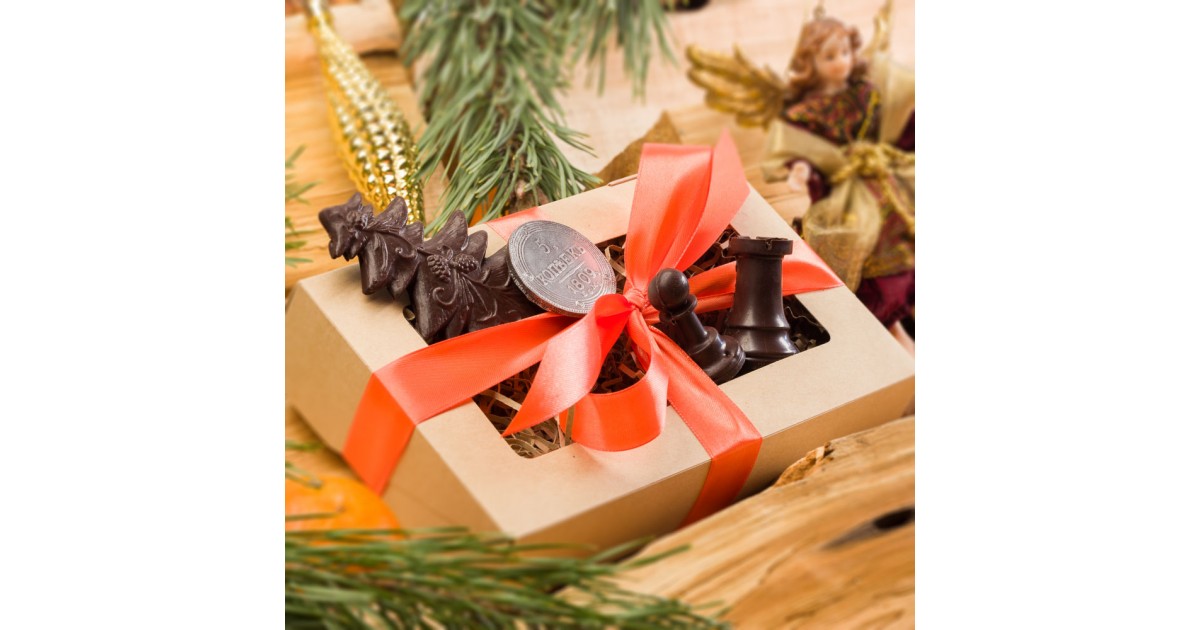 Шоколадный подарок на новый. Подарки. Новогодние корпоративные подарки. Новогодние подарки шоколад. Шоколадные подарки на новый год.